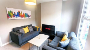 Comfy 2 Bed House - Free Parking - Near City Centre